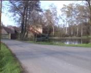 Dal�� pohled na ml�n v Dobrov�zi